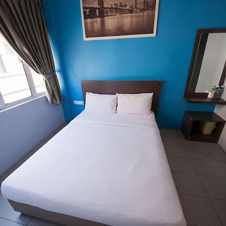Golden Pearl Hotel Near Universiti Tun Hussein Onn Malaysia Uthm Бату Пахат Екстериор снимка