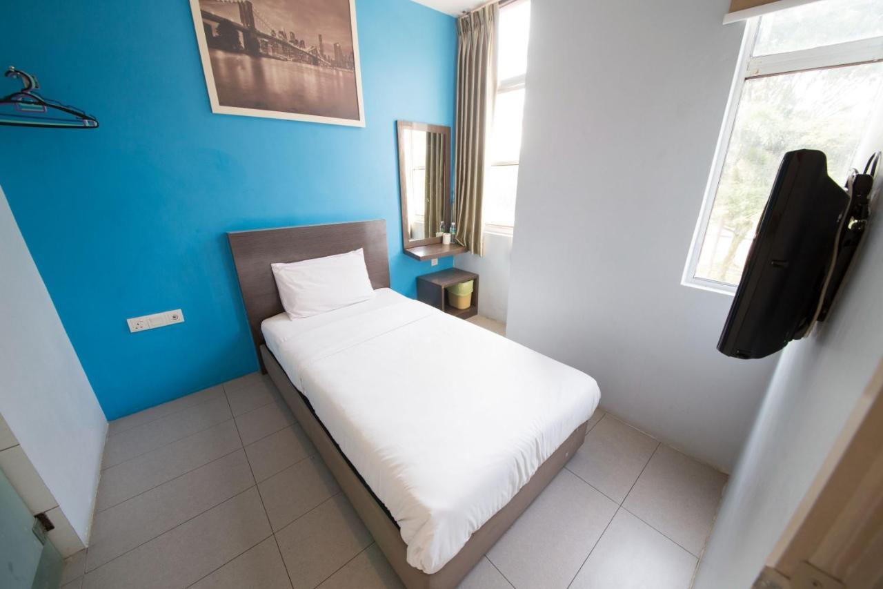 Golden Pearl Hotel Near Universiti Tun Hussein Onn Malaysia Uthm Бату Пахат Екстериор снимка