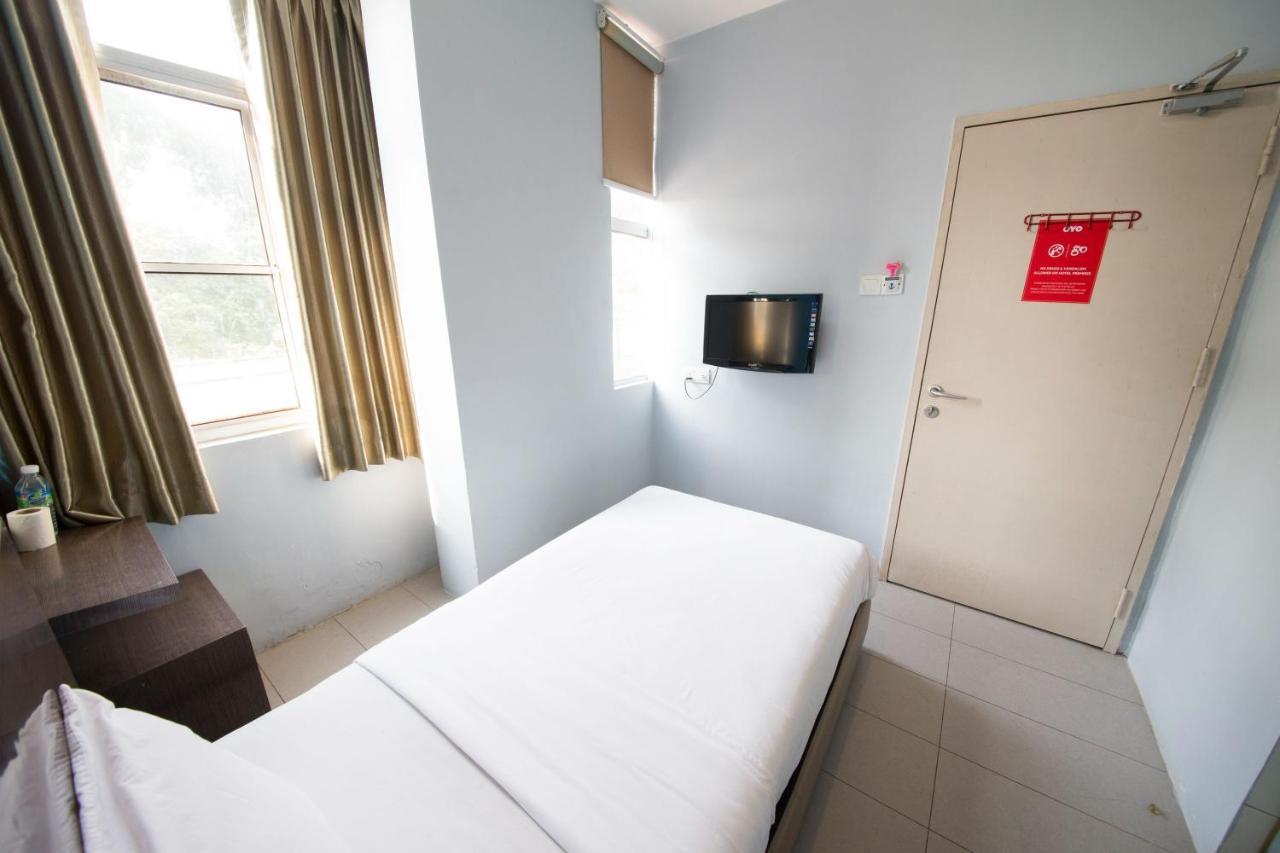 Golden Pearl Hotel Near Universiti Tun Hussein Onn Malaysia Uthm Бату Пахат Екстериор снимка