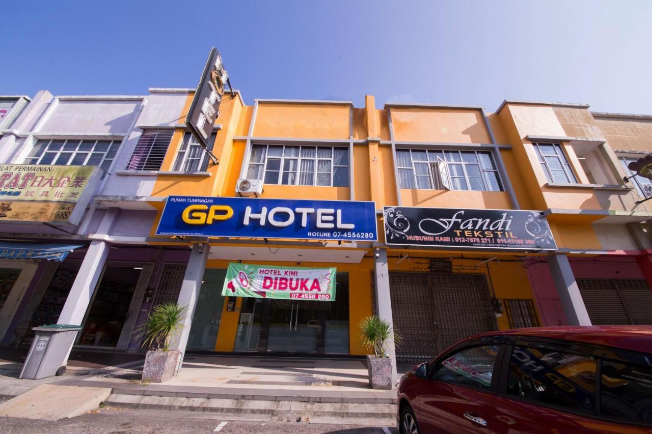 Golden Pearl Hotel Near Universiti Tun Hussein Onn Malaysia Uthm Бату Пахат Екстериор снимка