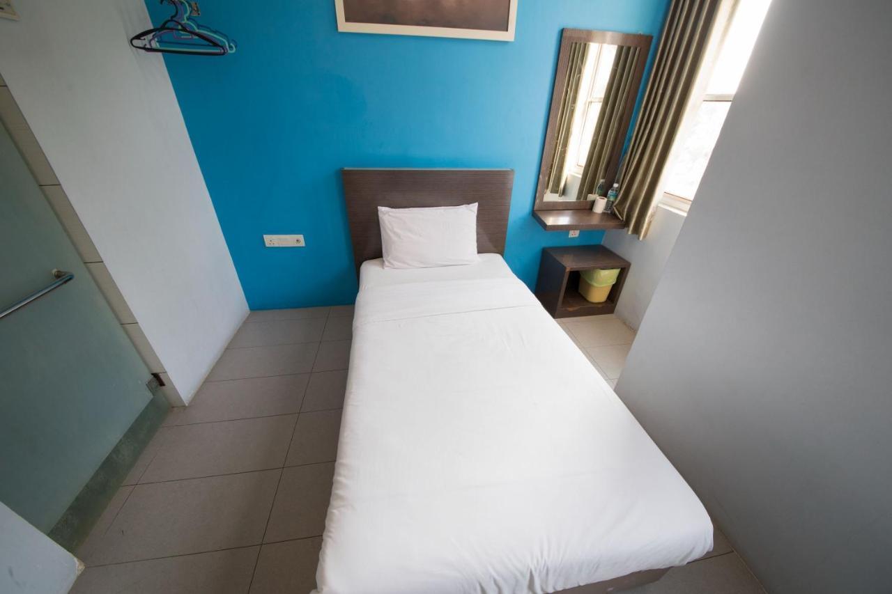 Golden Pearl Hotel Near Universiti Tun Hussein Onn Malaysia Uthm Бату Пахат Екстериор снимка