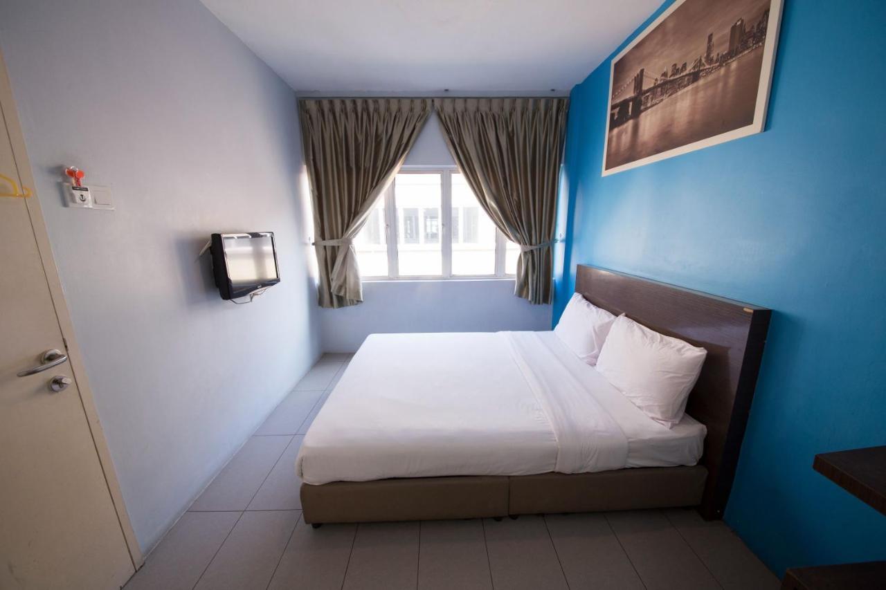 Golden Pearl Hotel Near Universiti Tun Hussein Onn Malaysia Uthm Бату Пахат Екстериор снимка