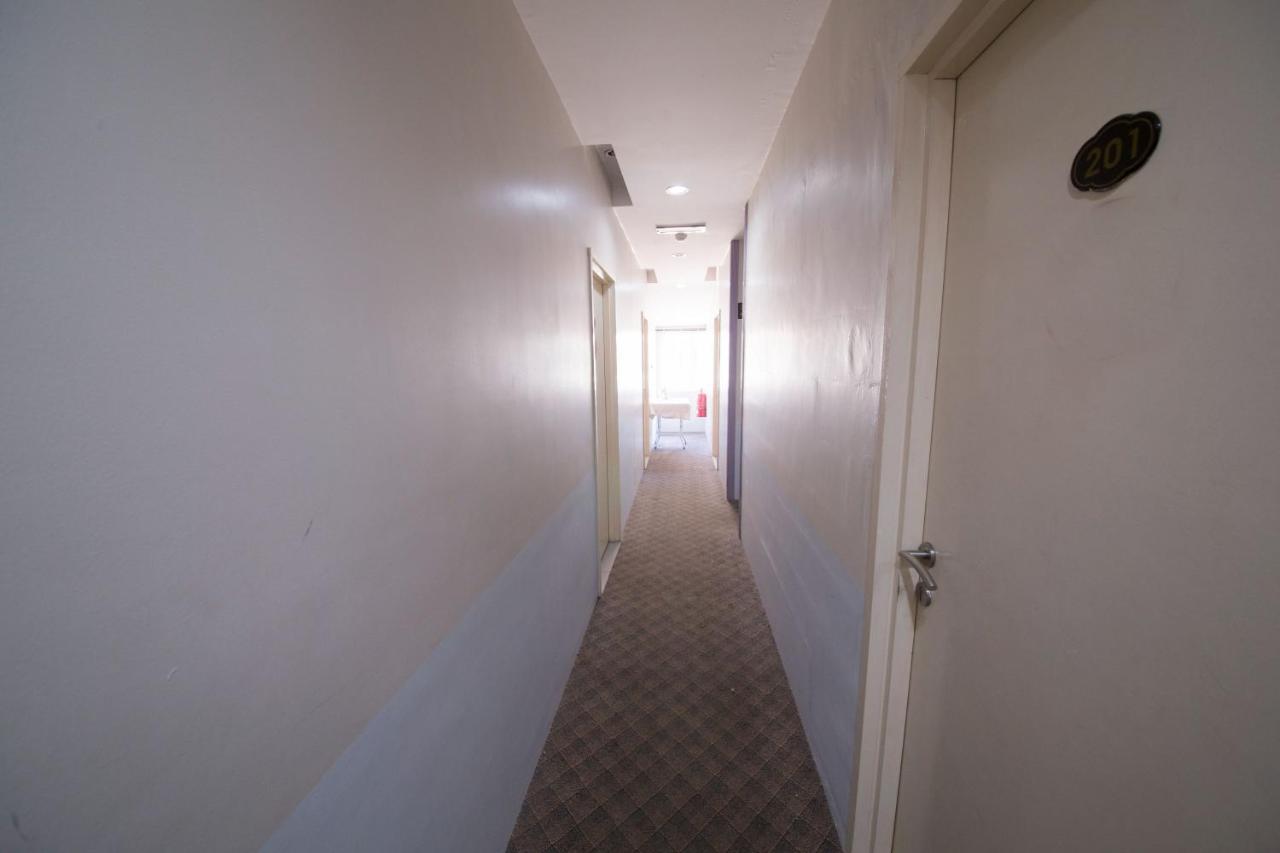Golden Pearl Hotel Near Universiti Tun Hussein Onn Malaysia Uthm Бату Пахат Екстериор снимка