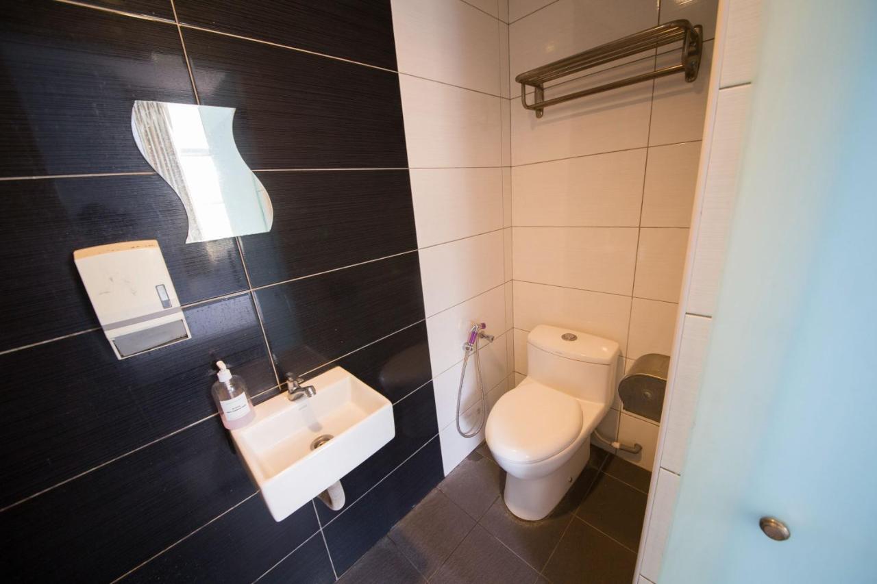 Golden Pearl Hotel Near Universiti Tun Hussein Onn Malaysia Uthm Бату Пахат Екстериор снимка