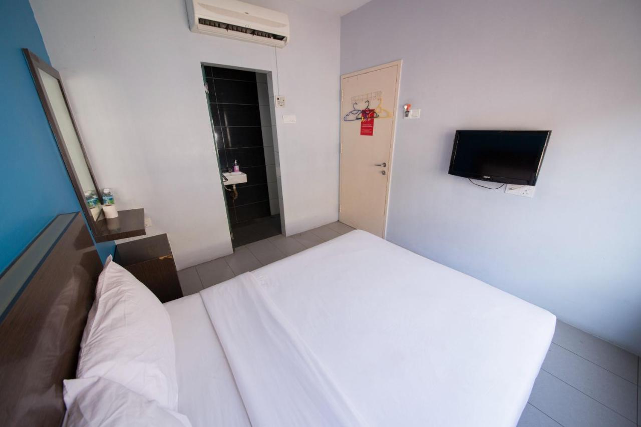 Golden Pearl Hotel Near Universiti Tun Hussein Onn Malaysia Uthm Бату Пахат Екстериор снимка