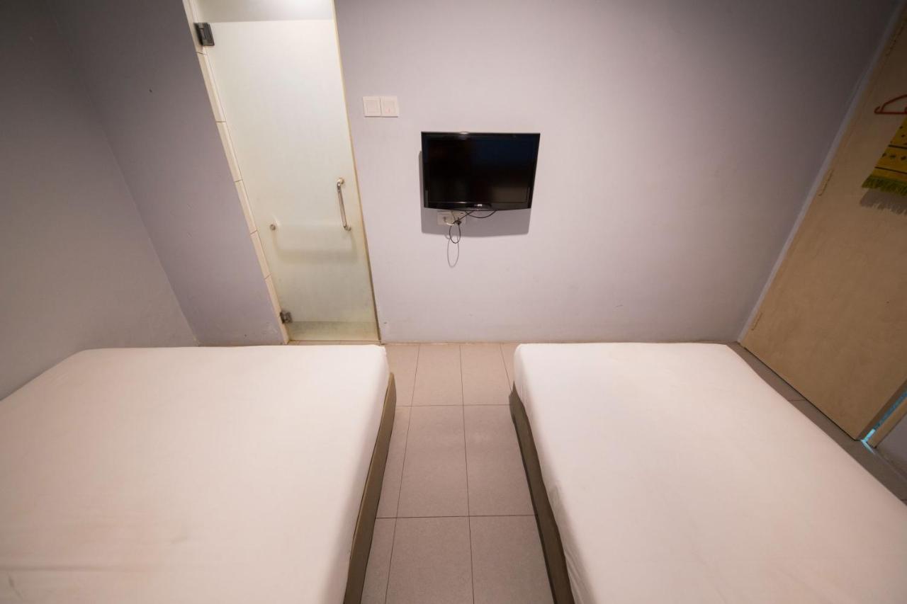 Golden Pearl Hotel Near Universiti Tun Hussein Onn Malaysia Uthm Бату Пахат Екстериор снимка