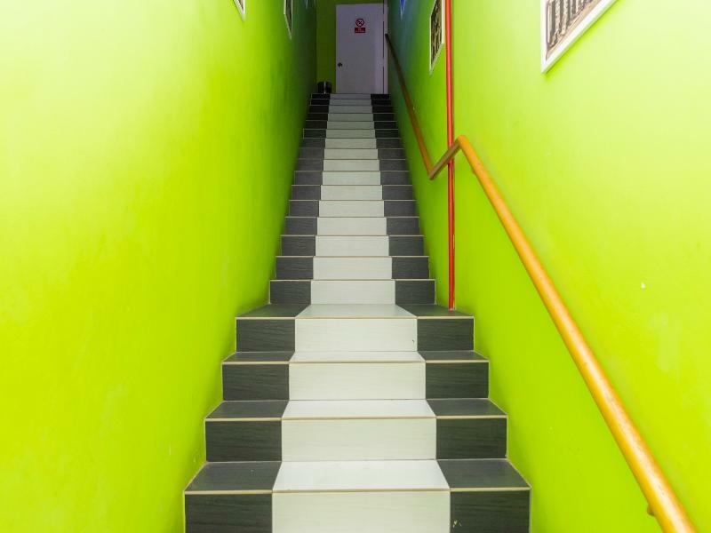 Golden Pearl Hotel Near Universiti Tun Hussein Onn Malaysia Uthm Бату Пахат Екстериор снимка