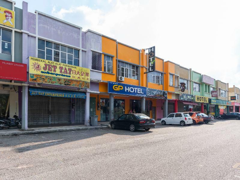 Golden Pearl Hotel Near Universiti Tun Hussein Onn Malaysia Uthm Бату Пахат Екстериор снимка