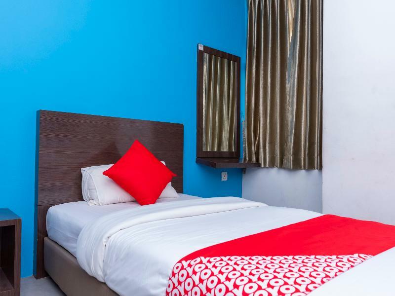 Golden Pearl Hotel Near Universiti Tun Hussein Onn Malaysia Uthm Бату Пахат Екстериор снимка
