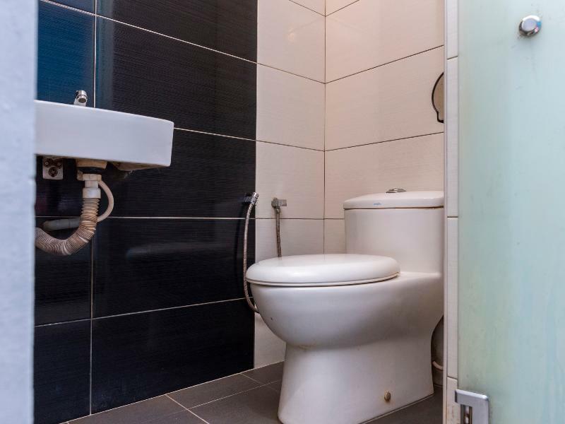 Golden Pearl Hotel Near Universiti Tun Hussein Onn Malaysia Uthm Бату Пахат Екстериор снимка